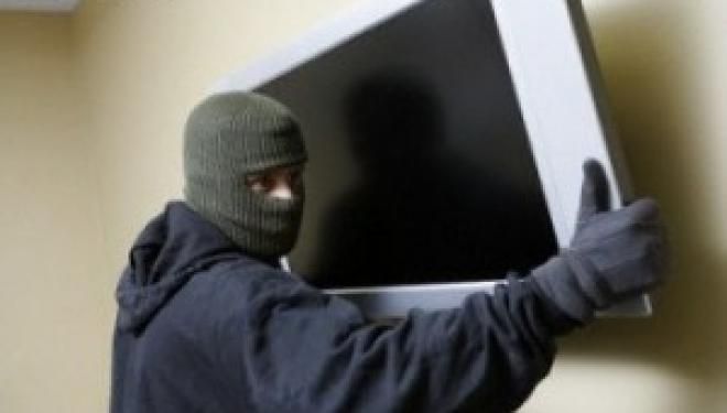 A plecat cu televizorul din camera unui hotel din Rânca