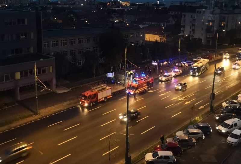 Accident la Bâlteni! S-a dat peste cap cu mașina