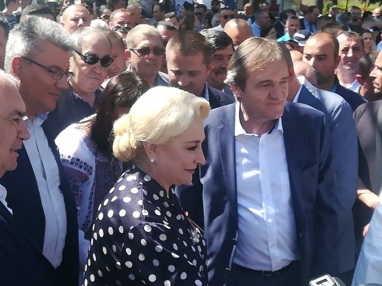 Viorica Dăncilă, huiduită la Novaci!