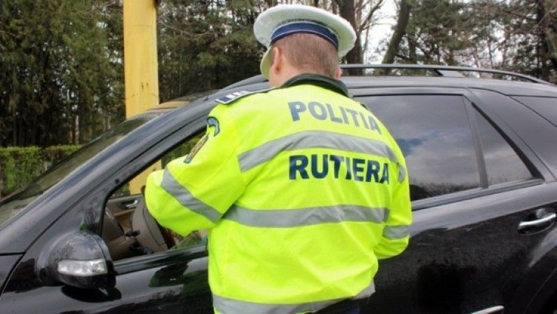 Un tânăr din Rovinari a tras cu un pistol cu bile într-un polițist și un jandarm