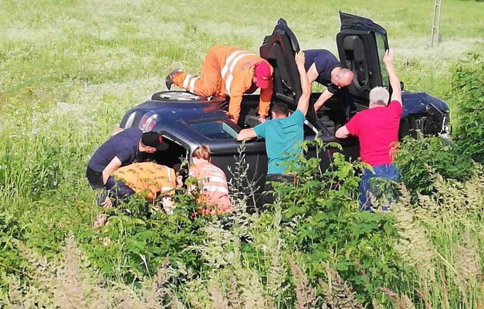 Un șofer a murit după ce s-a răsturnat cu mașina la Moi, în Gorj | VIDEO