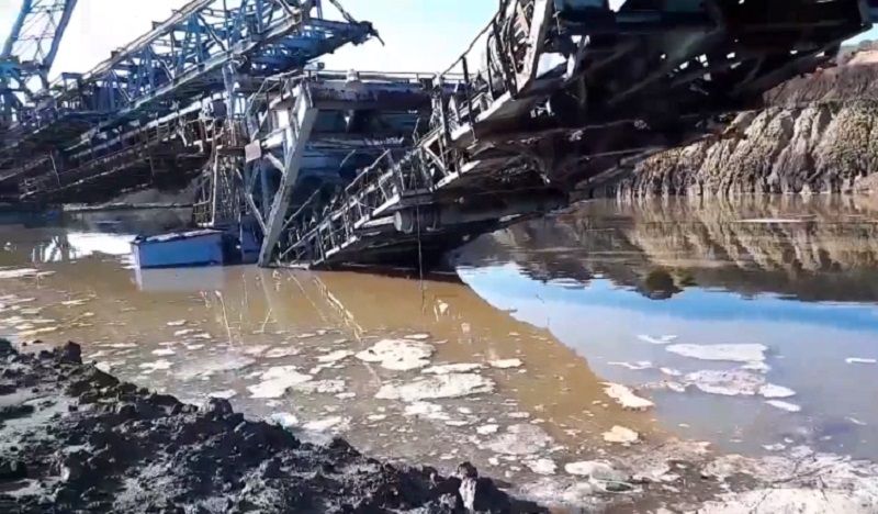 Utilaje uriașe ale CEO, acoperite de apă | VIDEO