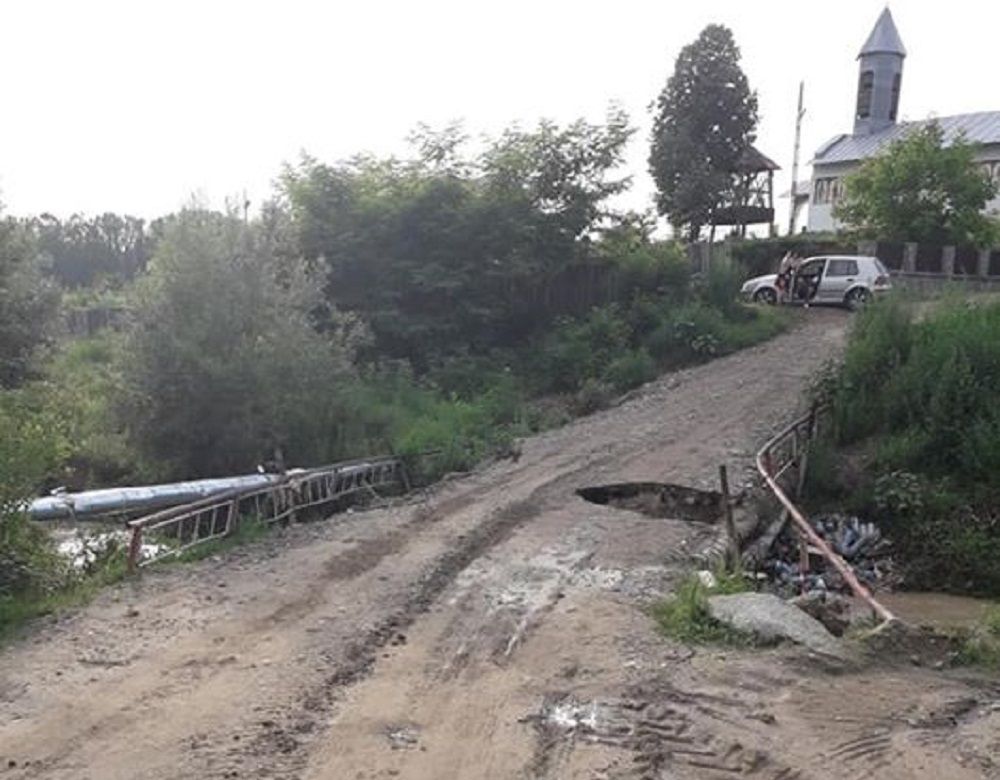 Așa arată un pod renovat doar pe hârtie, în Gorj