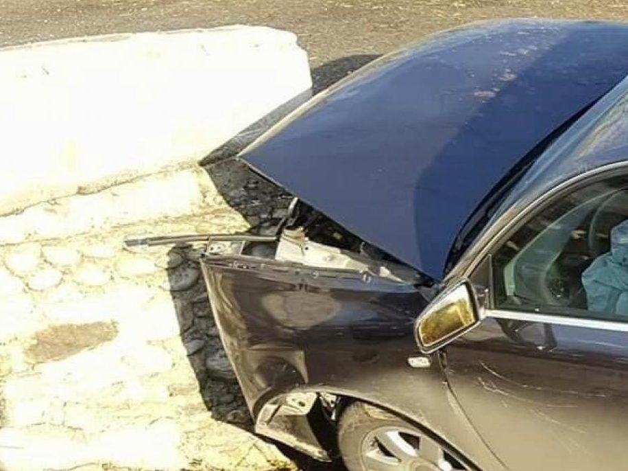 Un șofer a fugit de la locul accidentului, lăsând doi răniți în urmă