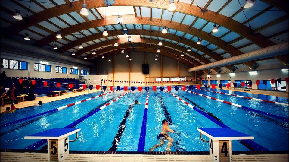 Cetățenii din Târgu Jiu vor înota într-un bazin de 2 milioane de euro