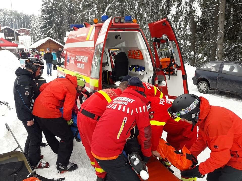 A căzut într-o râpă adâncă de 40 de metri