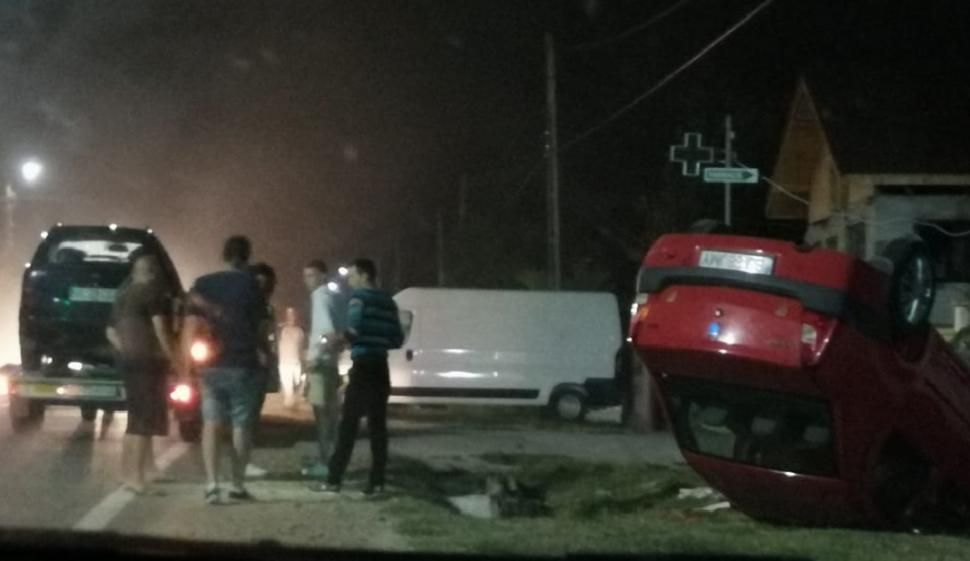 S-a răsturnat cu mașina la Bălești