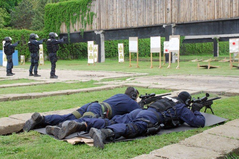 Tânăr rănit la cap de un glonț tras de jandarmi, lângă Poligonul din Târgu Cărbunești