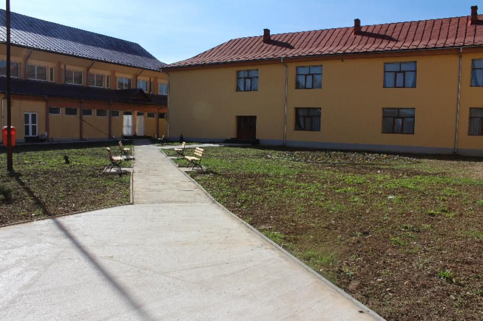 Anchetă în cazul profesorului cu cazier de la Țicleni