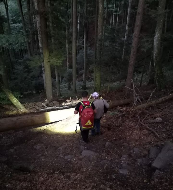 Salvamontiștii gorjeni au salvat un bărbat rănit grav într-un accident de ATV