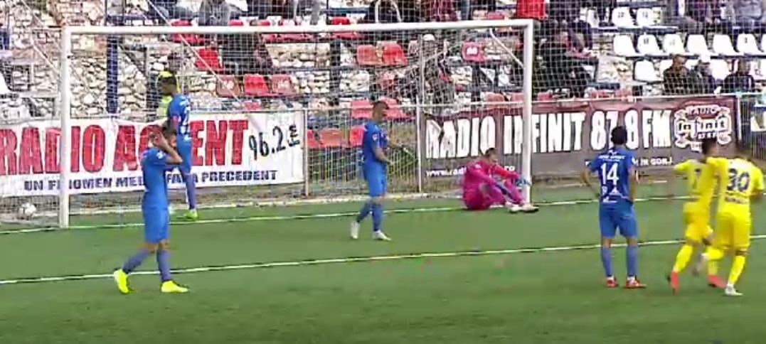 Pandurii s-au bătut singuri în meciul cu Petrolul