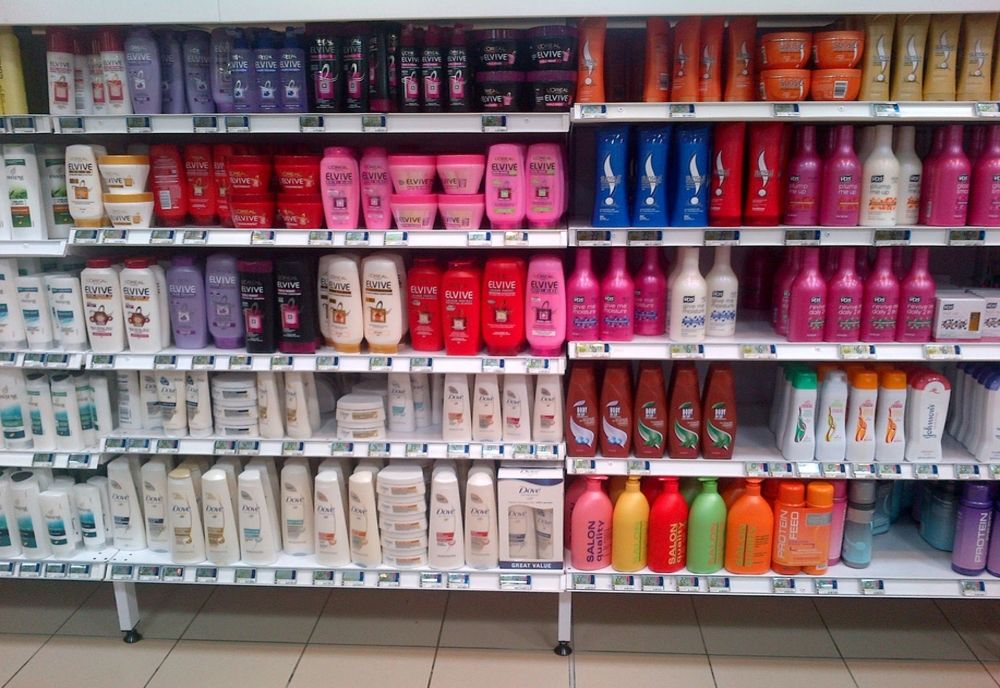 Dosar penal pentru 10 sticle cu șampon