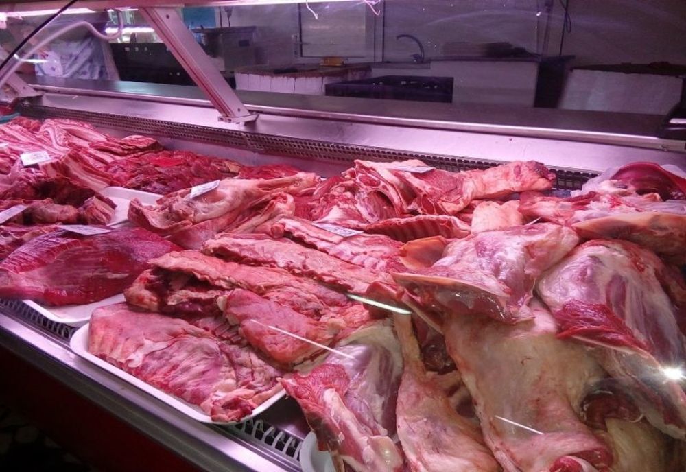 Sute de kilograme de carne infestată cu pestă porcină, vândute în Piața Centrală din Târgu Jiu
