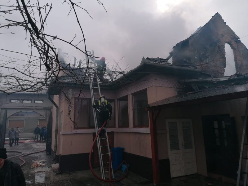 Tragedie la Târgu Jiu: Doi tineri au murit intoxicați cu monoxid de carbon!