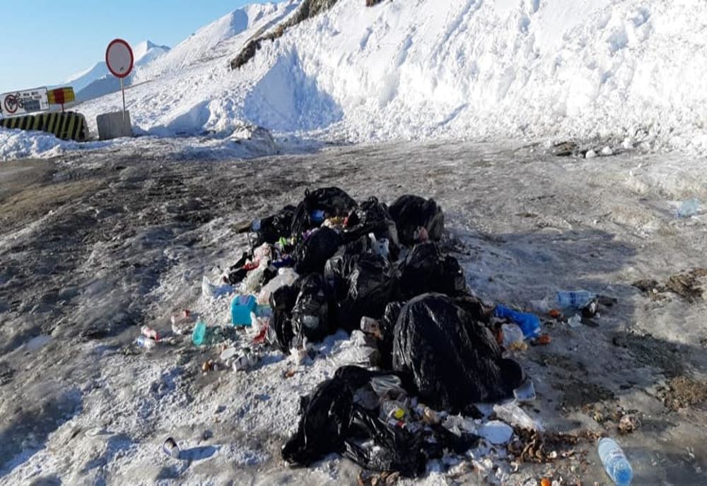 Au reapărut munții de gunoaie la Rânca