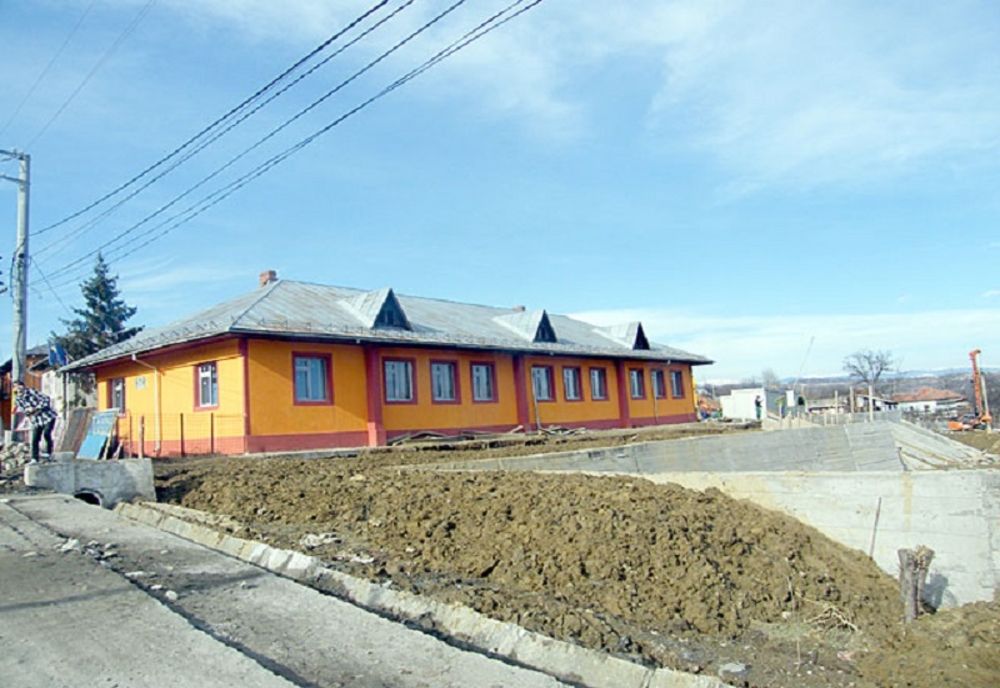 O școală din Gorj a fost reconstruită de voluntari