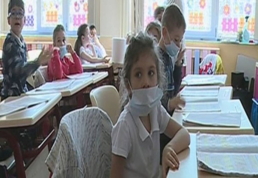 Câți elevi gorjeni se întorc la școală în zilele următoare