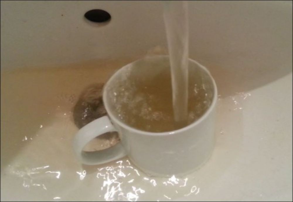 Comună din Gorj, fără apă, după ce rețeaua a fost contaminată cu mâl