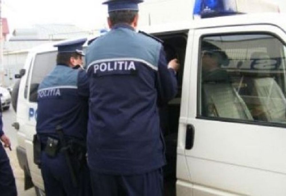 Scandal într-o comună din Gorj: Doi polițiști, înjurați!