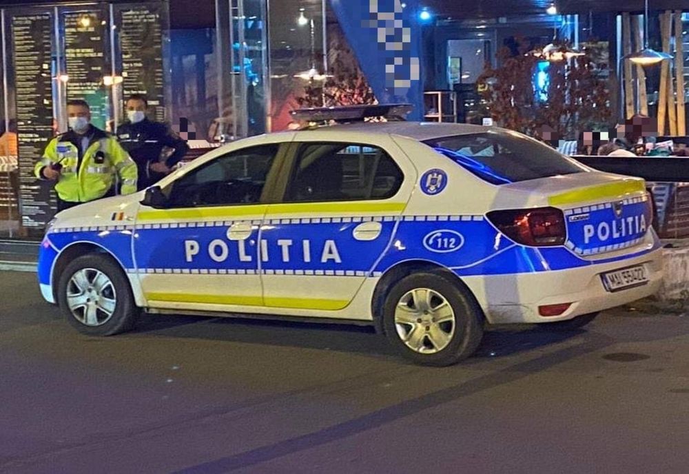 Doi bărbaţi din Gorj, reţinuţi de poliţişti. Au agresat un consătean şi a distrus o maşină