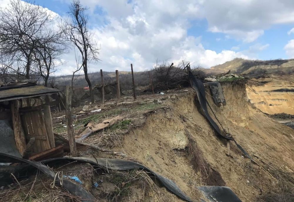 Case dintr-o comună din Gorj, ameninţate de extinderea unei cariere a Complexului Energetic Oltenia