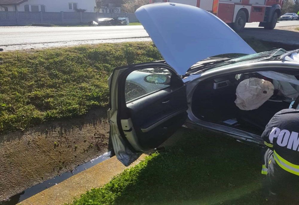 Gorj: Impact devastator al unui autoturism cu un cap de pod