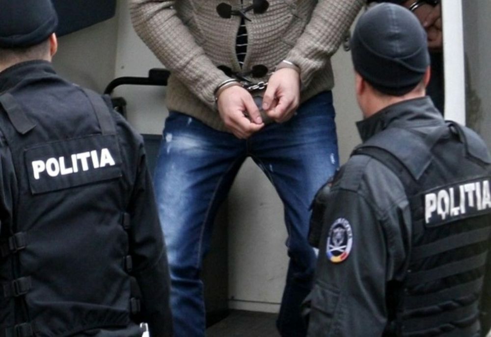    Un tânăr din Oneşti, căutat de poliţişti după ce a jefuit un italian, prins în Gorj