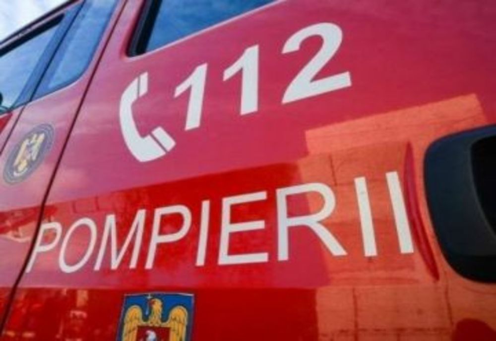 Incendiu pus la două locuinţe din Gorj. Poliţiştii caută autorul