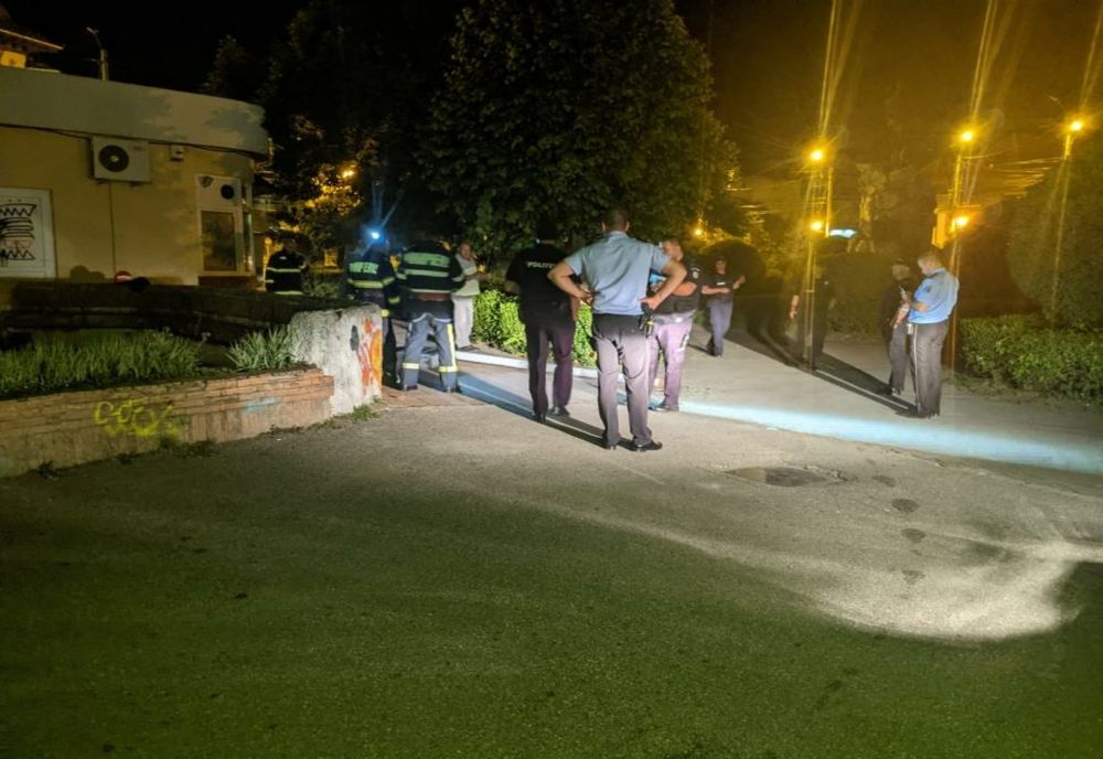 Stâlp de iluminat din Parcul „Tudor Vladimirescu” din Târgu Jiu, distrus de persoane necunoscute. Poliţia face anchetă