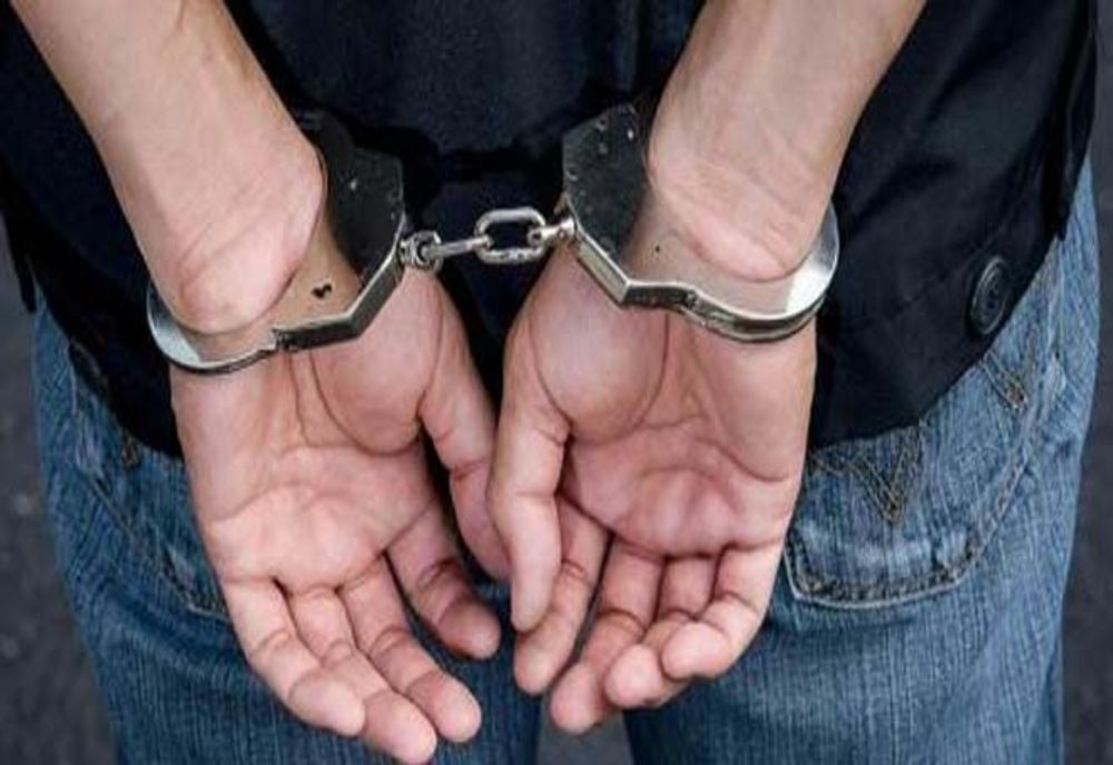 Adolescentă din Gorj, violată de un bărbat într-o maşină