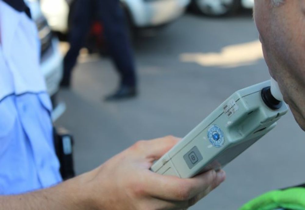 Târgu Jiu: Poliţist local, surprins băut în timpul serviciului