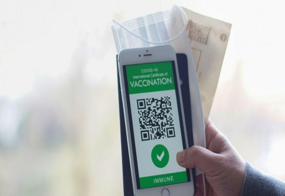 Tânăr din Gorj, dosar penal după ce a încercat să intre în clădirea IPJ cu certificatul verde al altei persoane