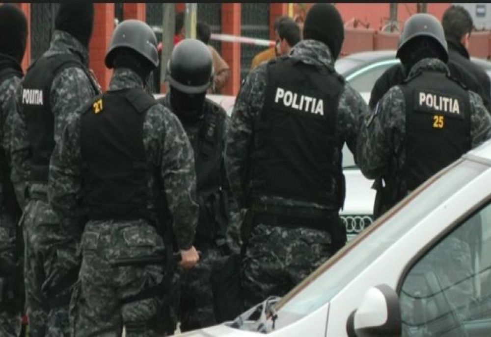 "Lover boy" din Gorj, săltat de DIICOT. Cum a forţat mai multe tinere să se prostitueze