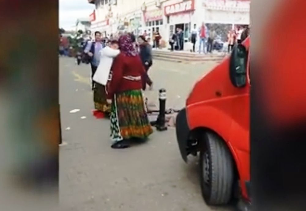 SCANDAL la Târgu Jiu. Mai multe femei amendate după ce s-au păruit