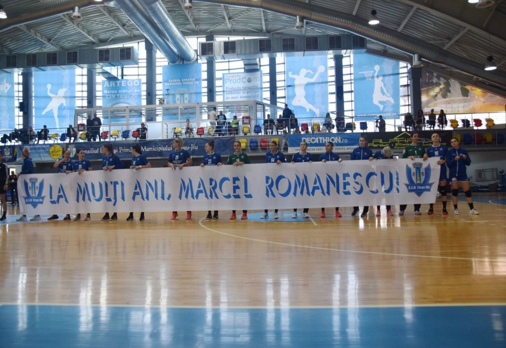Primarul din Târgu Jiu, omagiat ca pe vremuri, la un meci de handbal