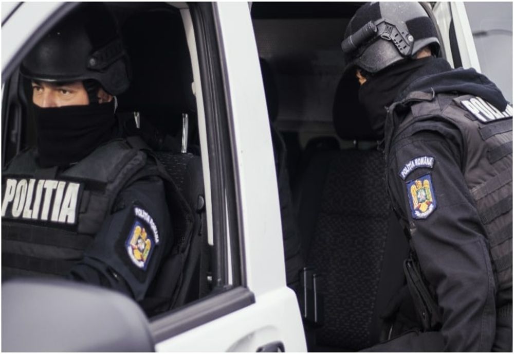 Gorj: Tineri reţinuţi după un jaf în stil mafiot. Au dat un „tun” de 100.000 de euro (VIDEO)