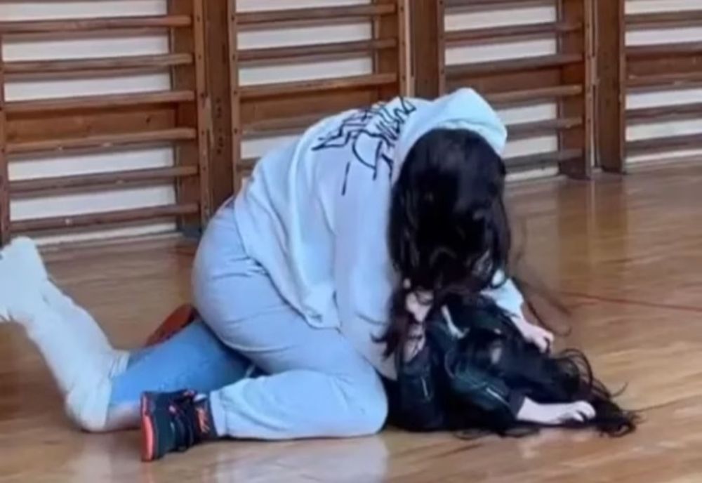 Două eleve au intrat într- un conflict în timpul orei de sport