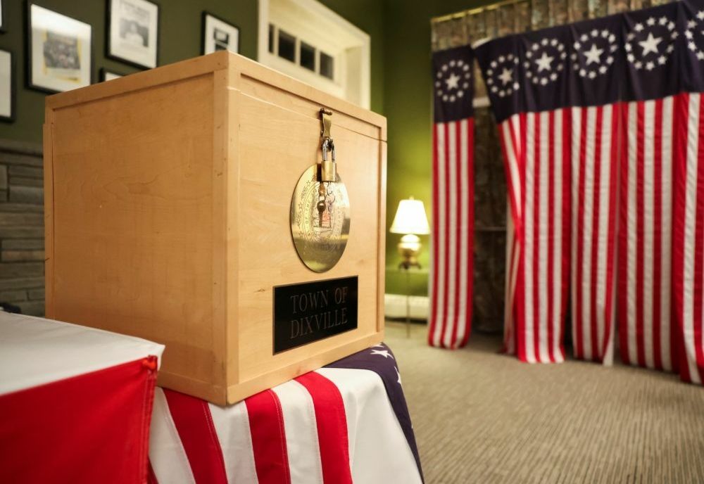 ALEGERI PREZIDENȚIALE SUA 2024: CENTRELE DE VOTARE, PROTEJATE CU DRONE, LUNETIȘTI ȘI GEAMURI ANTIGLONŢ 