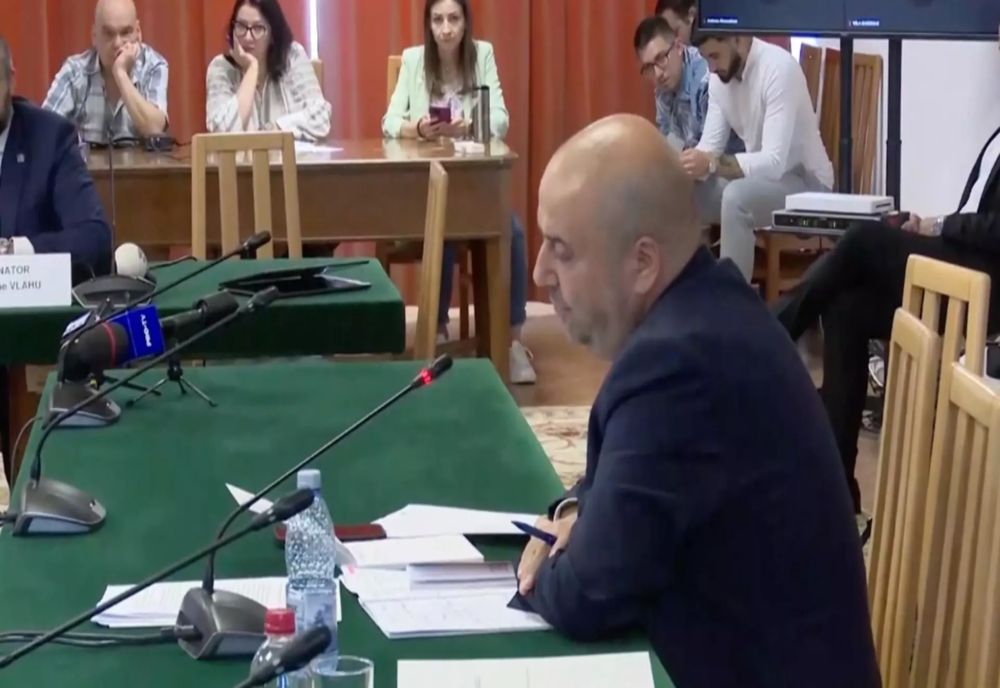 MIHAI BUSUIOC, ALES JUDECĂTOR CCR, ȘI-A CITIT CV-UL DE PE FOAIE, ÎN TIMPUL AUDIERILOR, ȘI NU A ȘTIUT SĂ SPUNĂ CE EXPERIENȚĂ ARE 