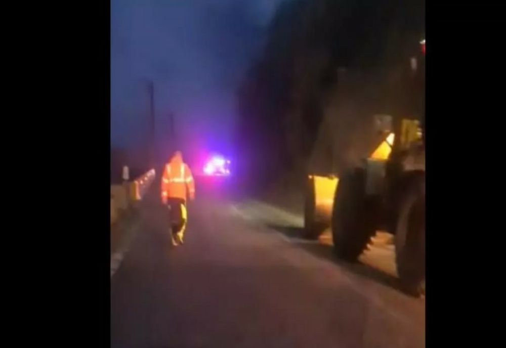 TRAFIC BLOCAT PE DN7, ÎN VALEA OLTULUI, ÎNTRE LOCALITĂȚILE CĂCIULATA ȘI BREZOI