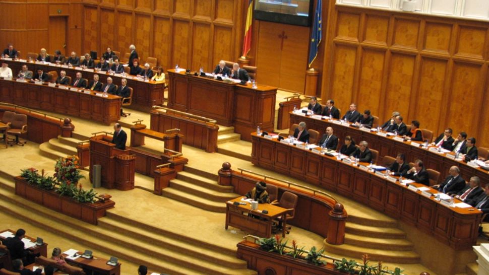 Moțiunea de cenzură împotriva guvernului Bolojan va fi depusă azi și votată marțea viitoare - SURSE