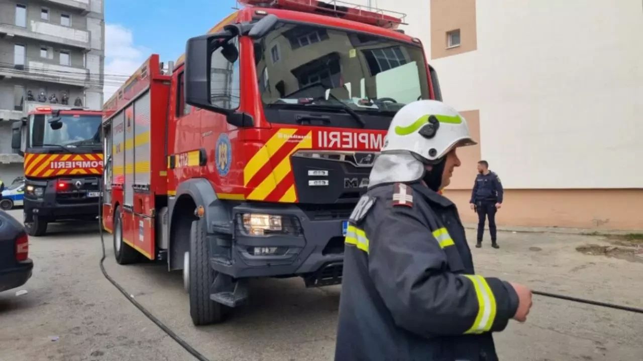 Autocar cu 27 de persoane, cuprins de flăcări în Tulcea: pasagerii au reușit să se salveze la timp