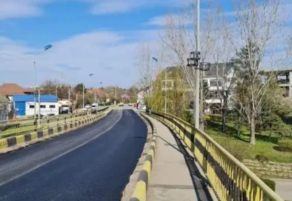 Circulație reluată sâmbătă seara pe pasarela Calea București
