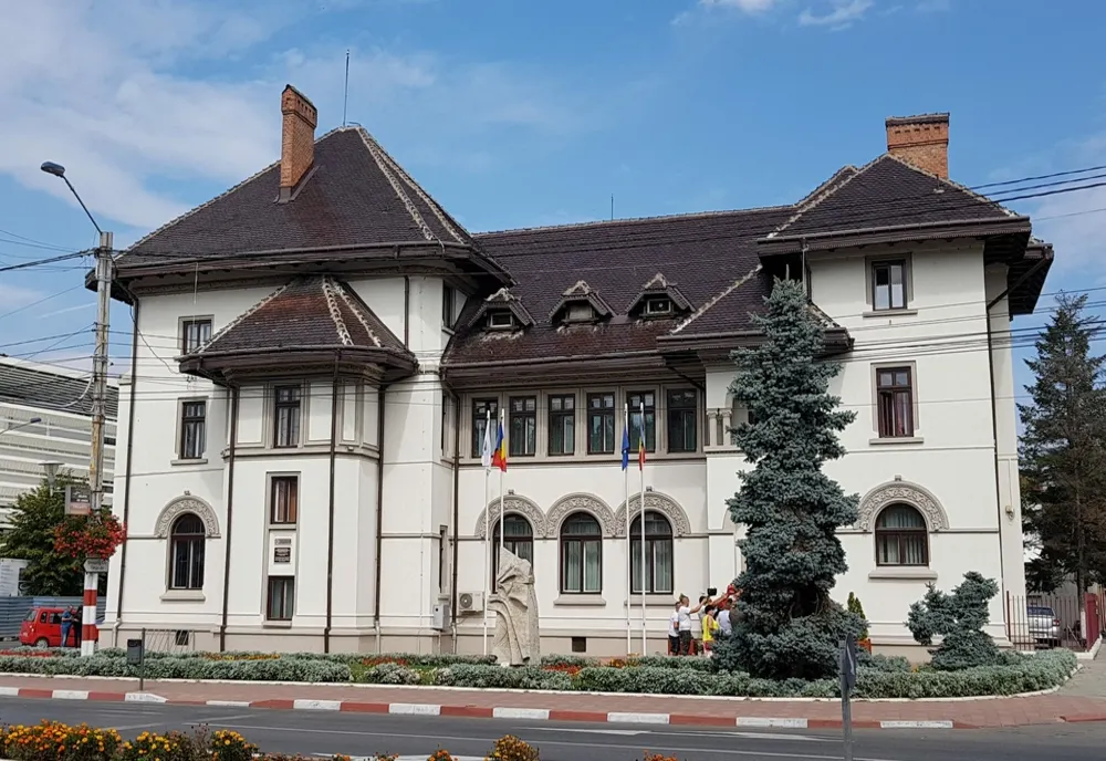 Director din Primăria Târgu Jiu, reţinut