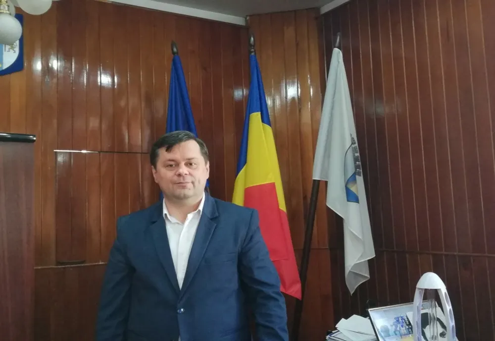 Primarul din Târgu Jiu caută bani pentru consolidarea clădirilor afectate de seism
