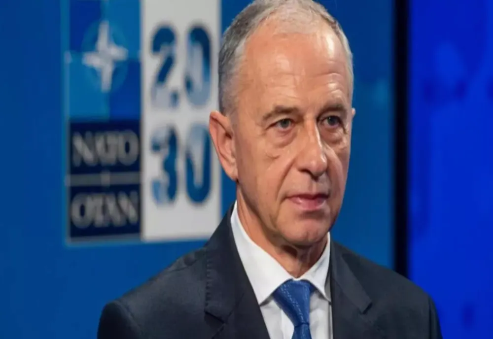 Mircea Geoană este acuzat că a plagiat teza sa de doctorat