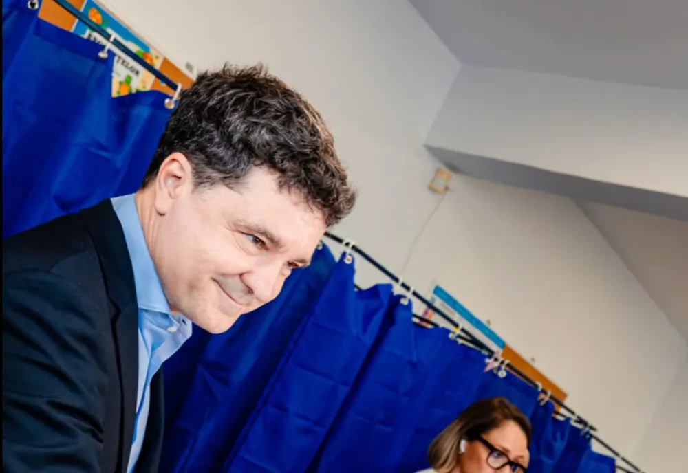 NICUȘOR DAN: REORGANIZAREA ADMINISTRATIV-TERITORIALĂ NU SE FACE ÎN SEDII DE PARTID