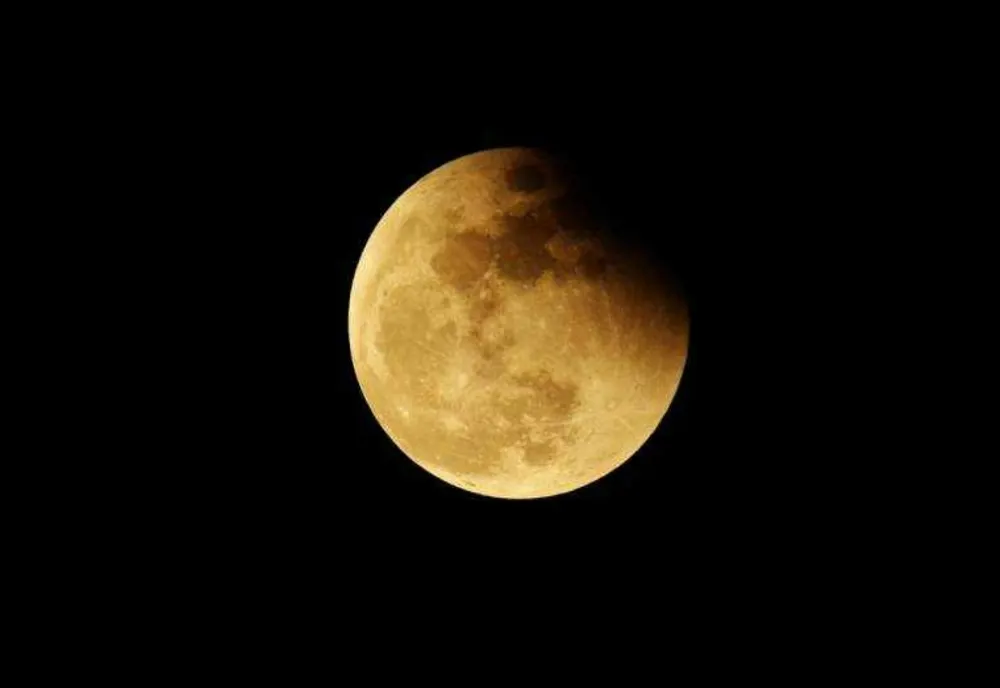 O ECLIPSĂ PARTIALĂ DE LUNĂ VA AVEA LOC ÎN ACEASTĂ NOAPTE