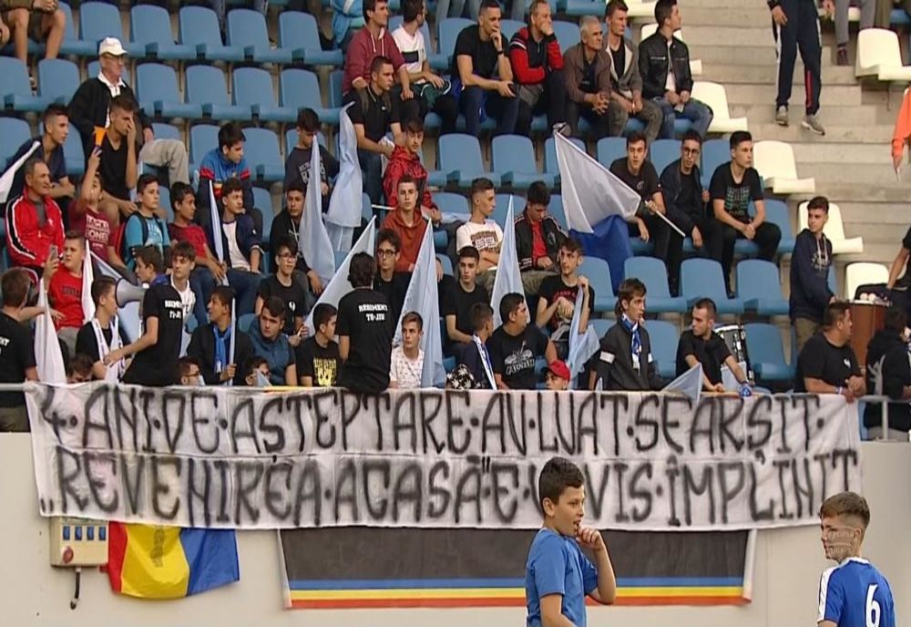 Pandurii - Concordia. Galeria are voie să stea în peluză!