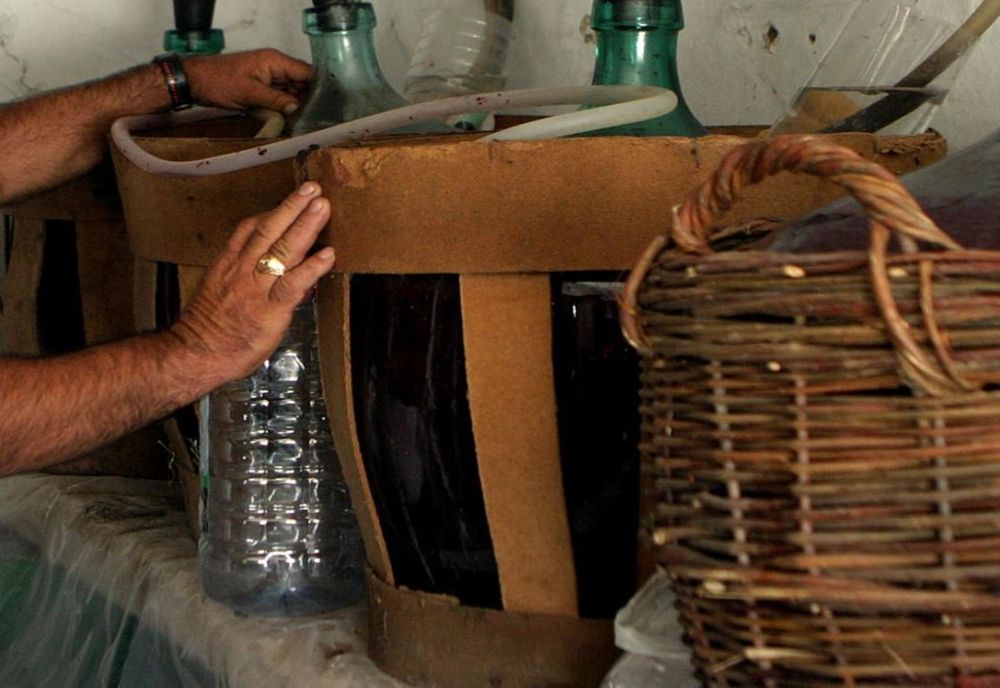 Hoți de băutură, prinși în Gorj